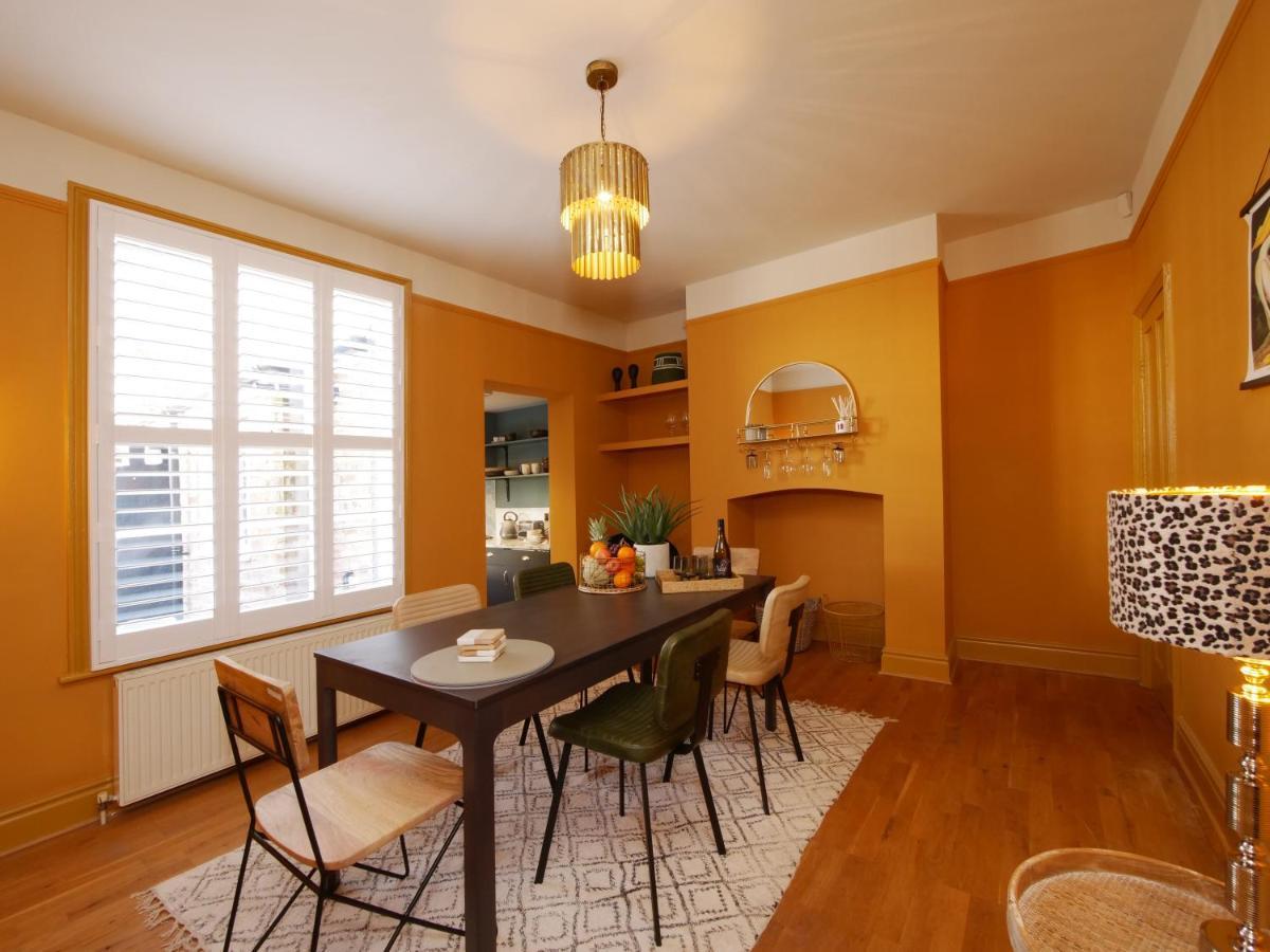 Bar Wall Cottage-City Wall Views-Sleeps 5 York Exterior photo
