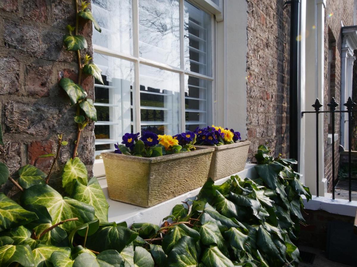 Bar Wall Cottage-City Wall Views-Sleeps 5 York Exterior photo