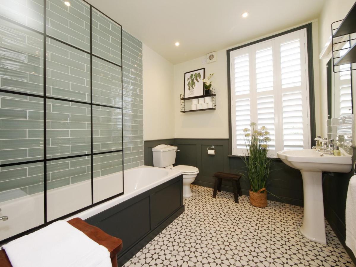 Bar Wall Cottage-City Wall Views-Sleeps 5 York Exterior photo