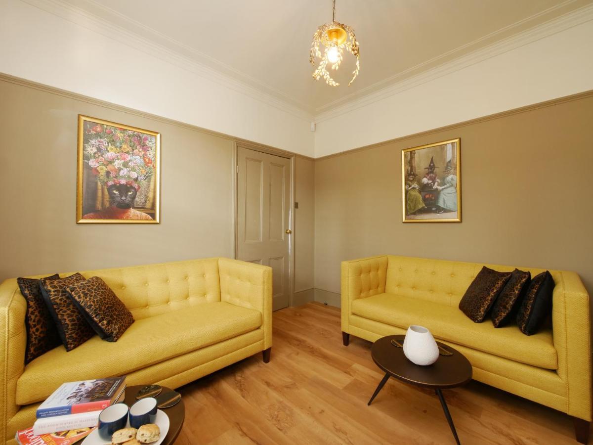 Bar Wall Cottage-City Wall Views-Sleeps 5 York Exterior photo
