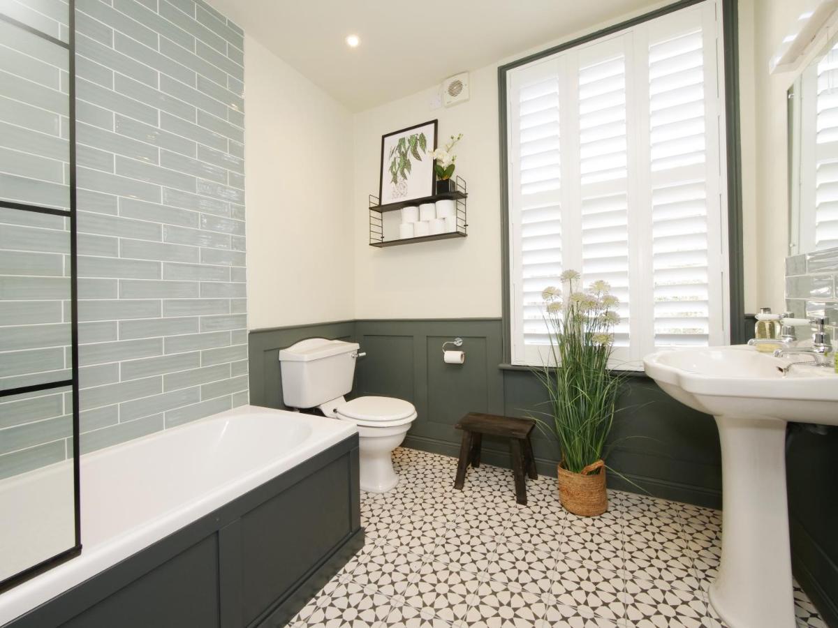 Bar Wall Cottage-City Wall Views-Sleeps 5 York Exterior photo